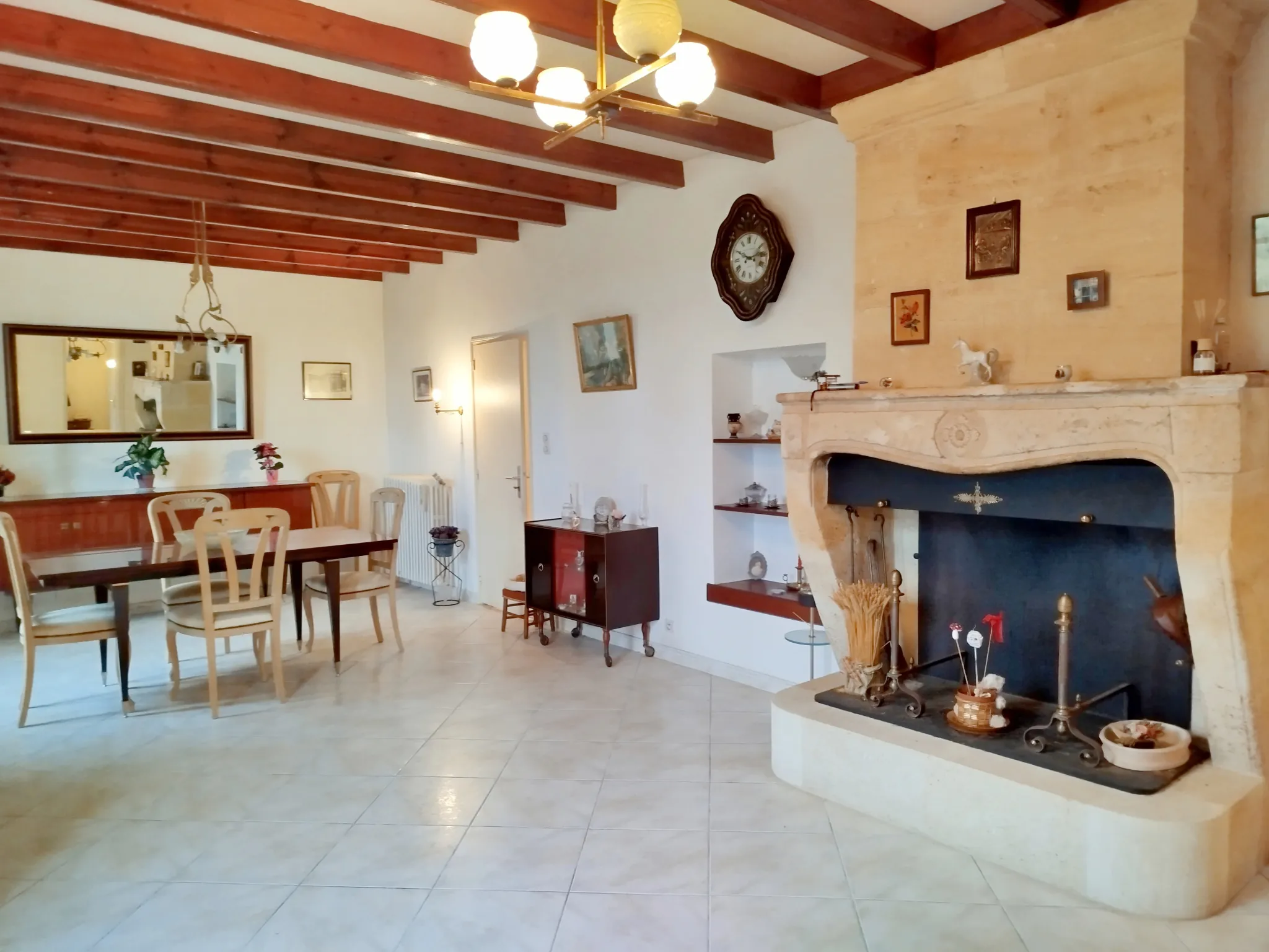 Charmante maison en pierre avec garage, cave et jardin à Doulezon 