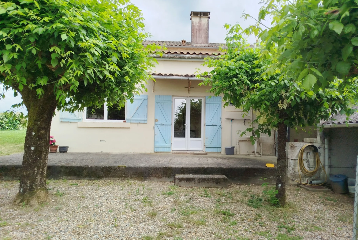Charmante maison en pierre avec garage, cave et jardin à Doulezon 