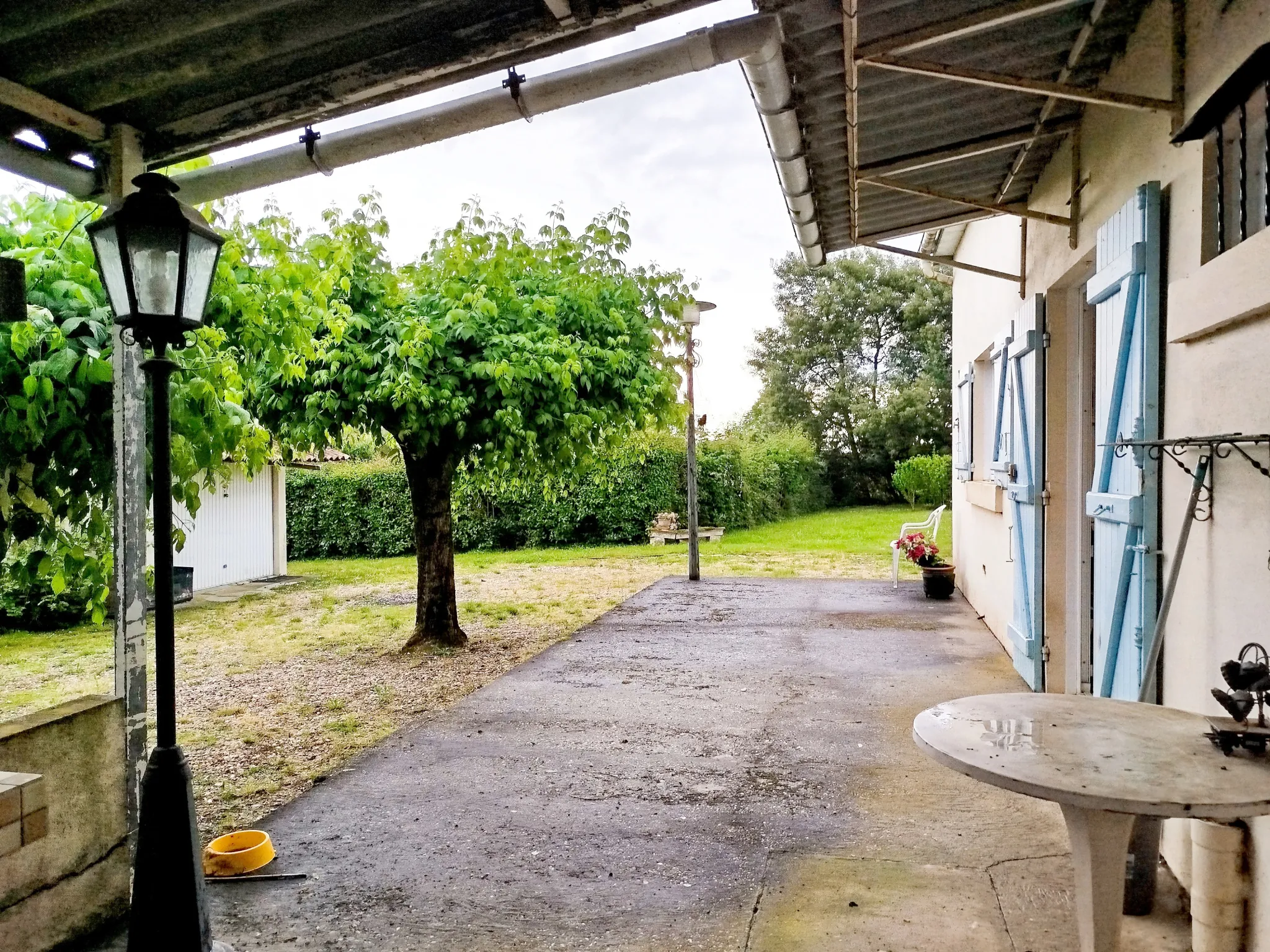 Charmante maison en pierre avec garage, cave et jardin à Doulezon 