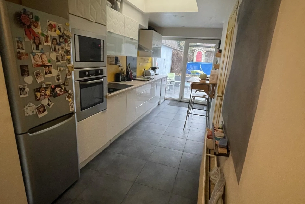 Belle maison mitoyenne de 90 m² à Roubaix avec jardin et 4 chambres 