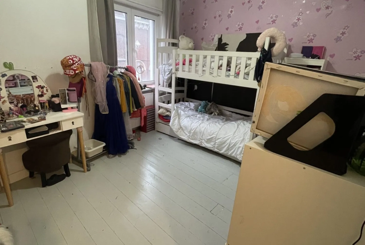 Belle maison mitoyenne de 90 m² à Roubaix avec jardin et 4 chambres 