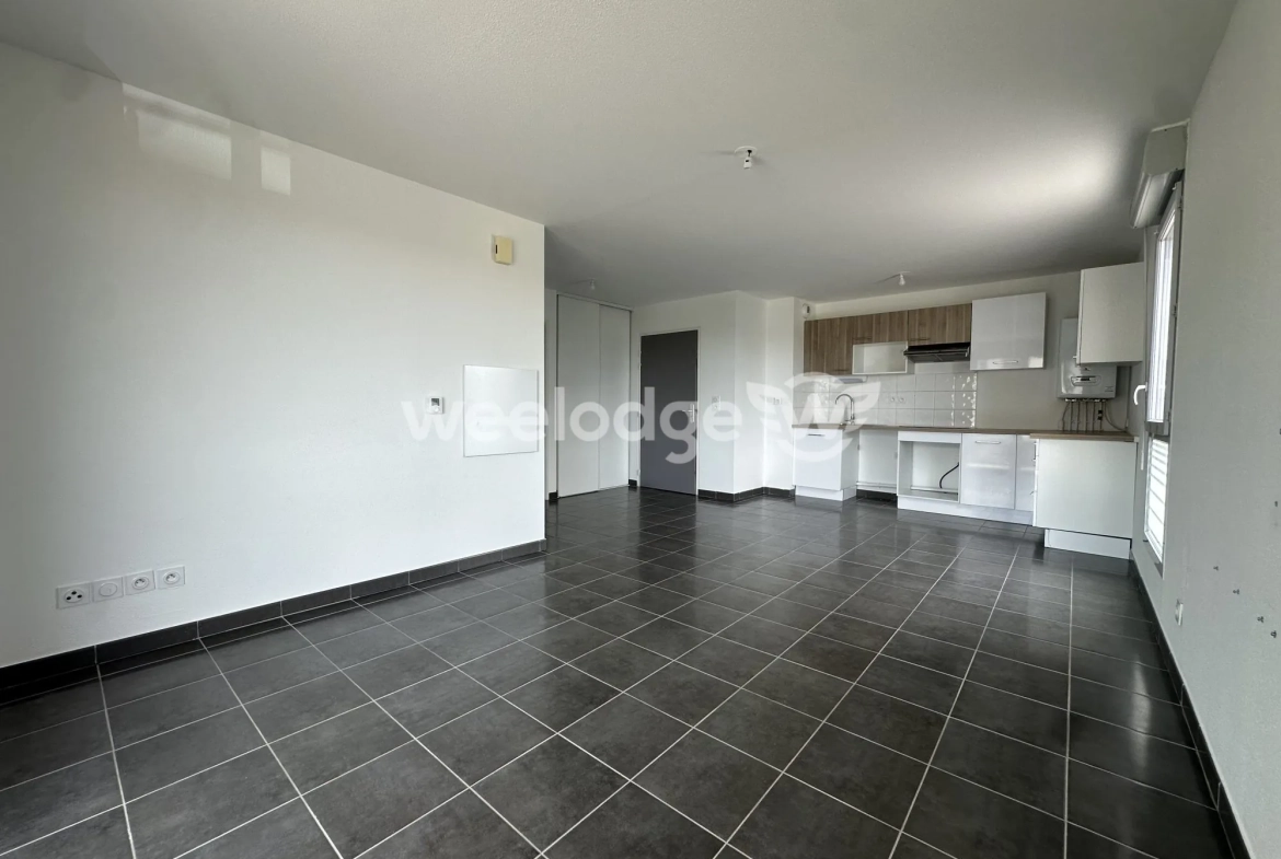 Appartement T3 rénové avec terrasse et parking à Toulouse 