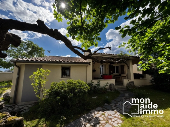 Maison de plain-pied à vendre à Coutras avec grand garage et jardin