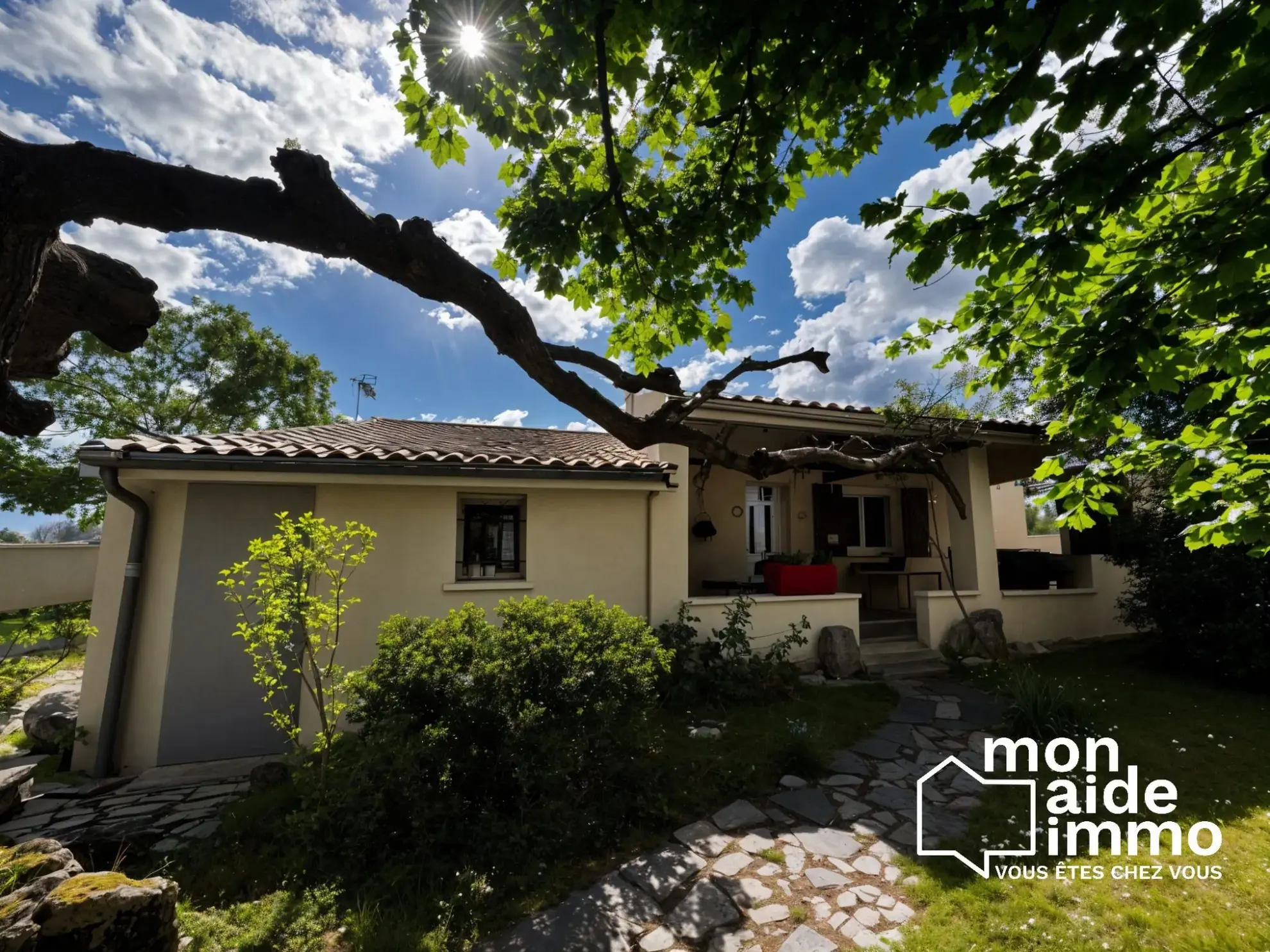 Maison de plain-pied à vendre à Coutras avec grand garage et jardin 