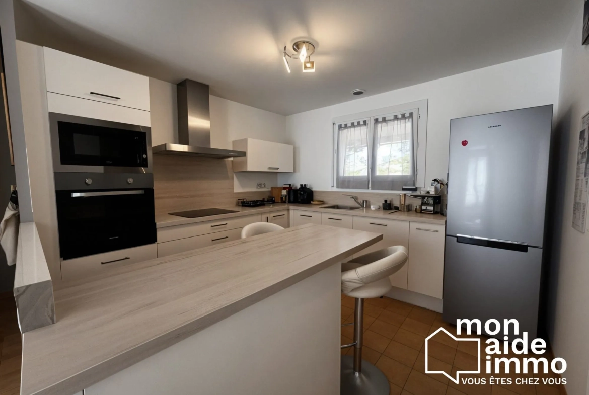 Maison de plain-pied à vendre à Coutras avec grand garage et jardin 