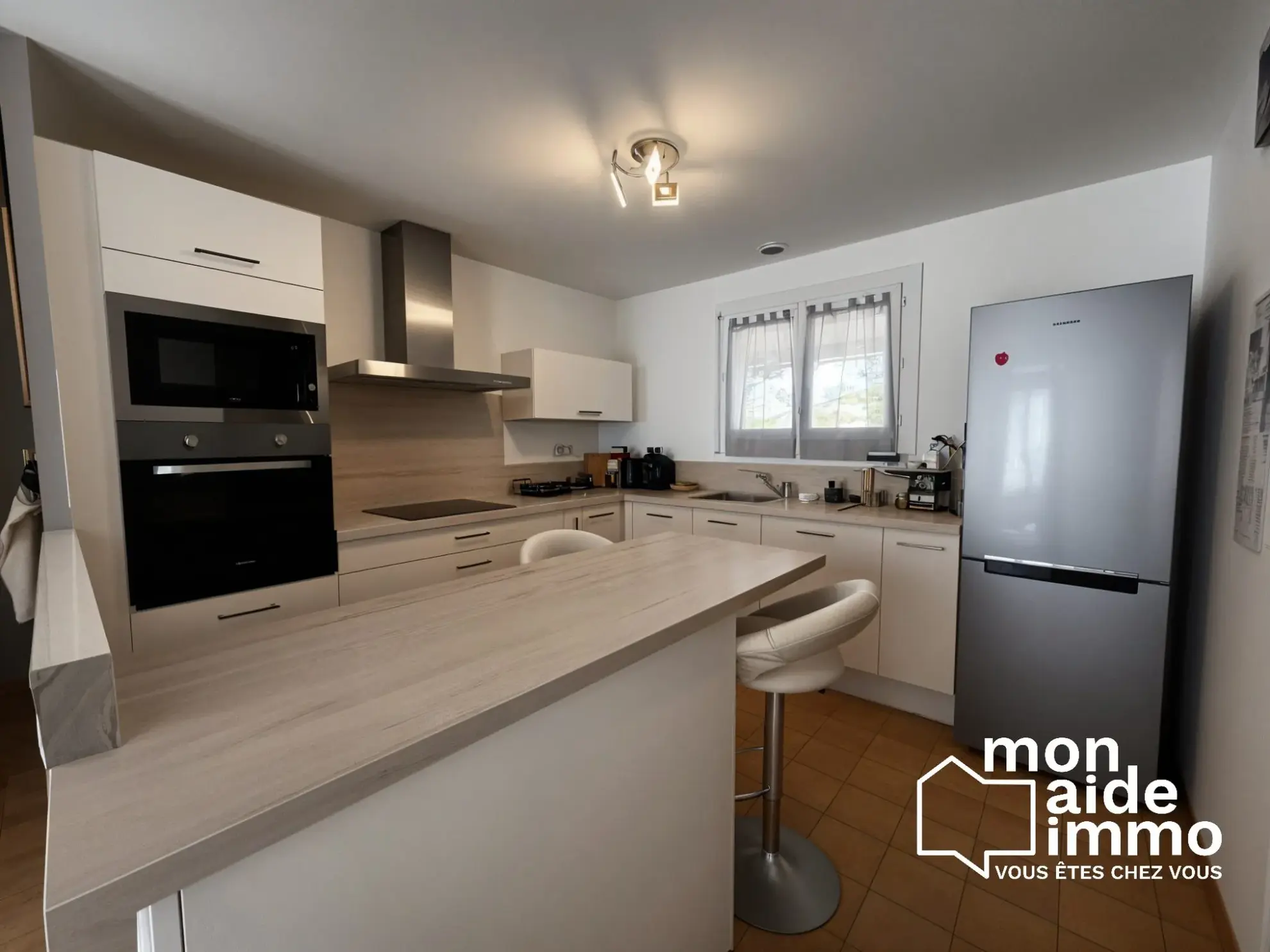 Maison de plain-pied à vendre à Coutras avec grand garage et jardin 
