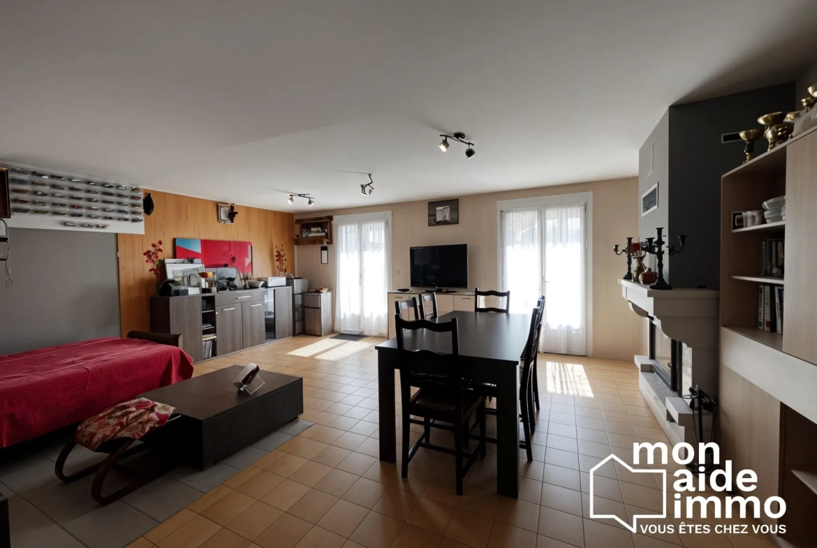 Maison de plain-pied à vendre à Coutras avec grand garage et jardin 