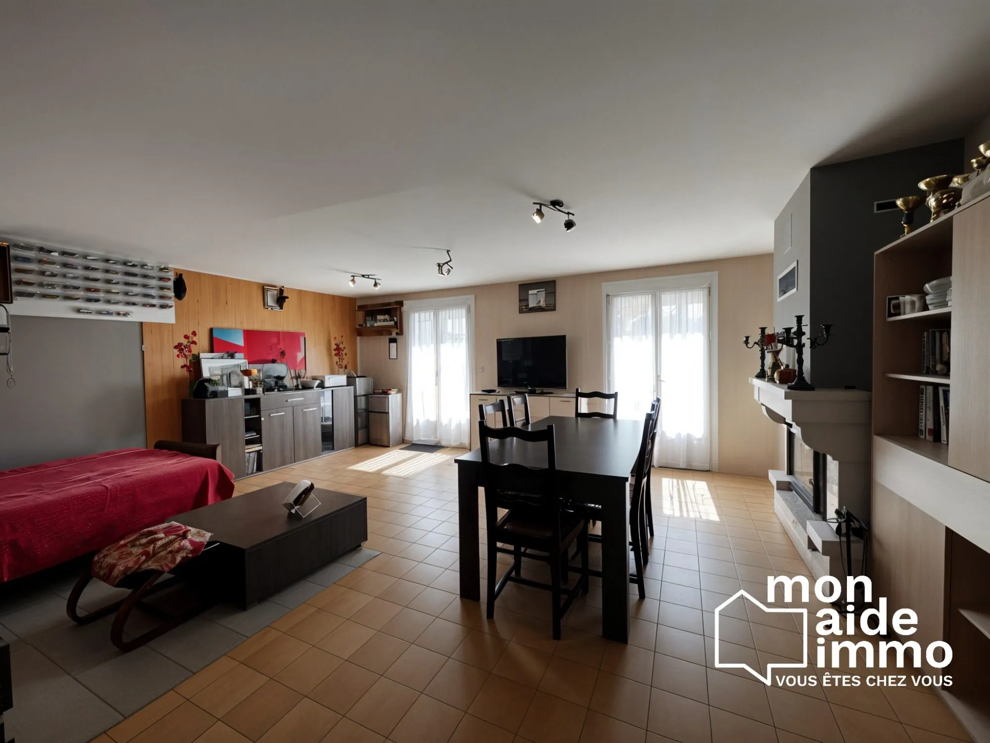 Maison de plain-pied à vendre à Coutras avec grand garage et jardin 