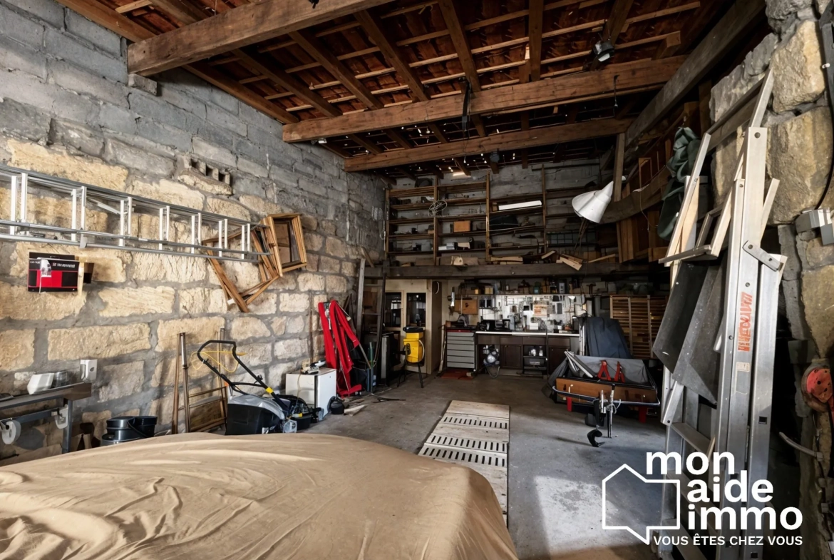 Maison de plain-pied à vendre à Coutras avec grand garage et jardin 