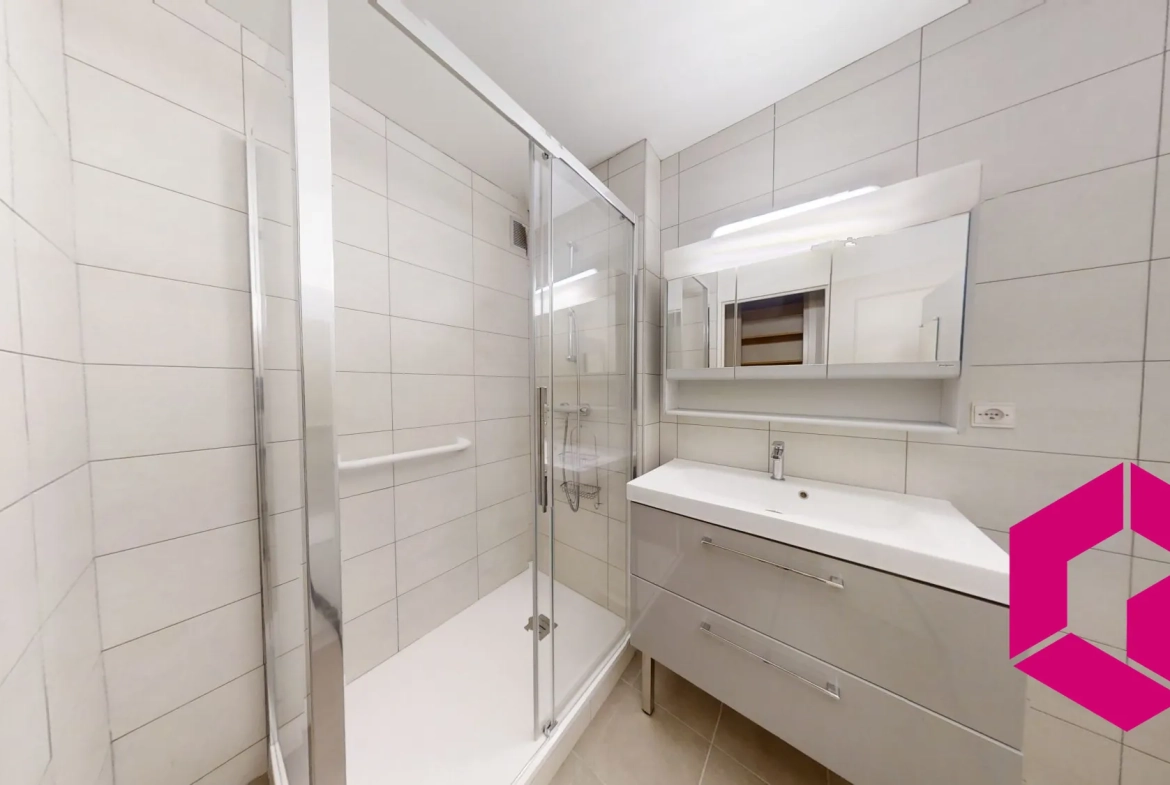 Appartement T4 avec balcon, garage à Saint-Étienne – Idéal pour famille et investisseurs 