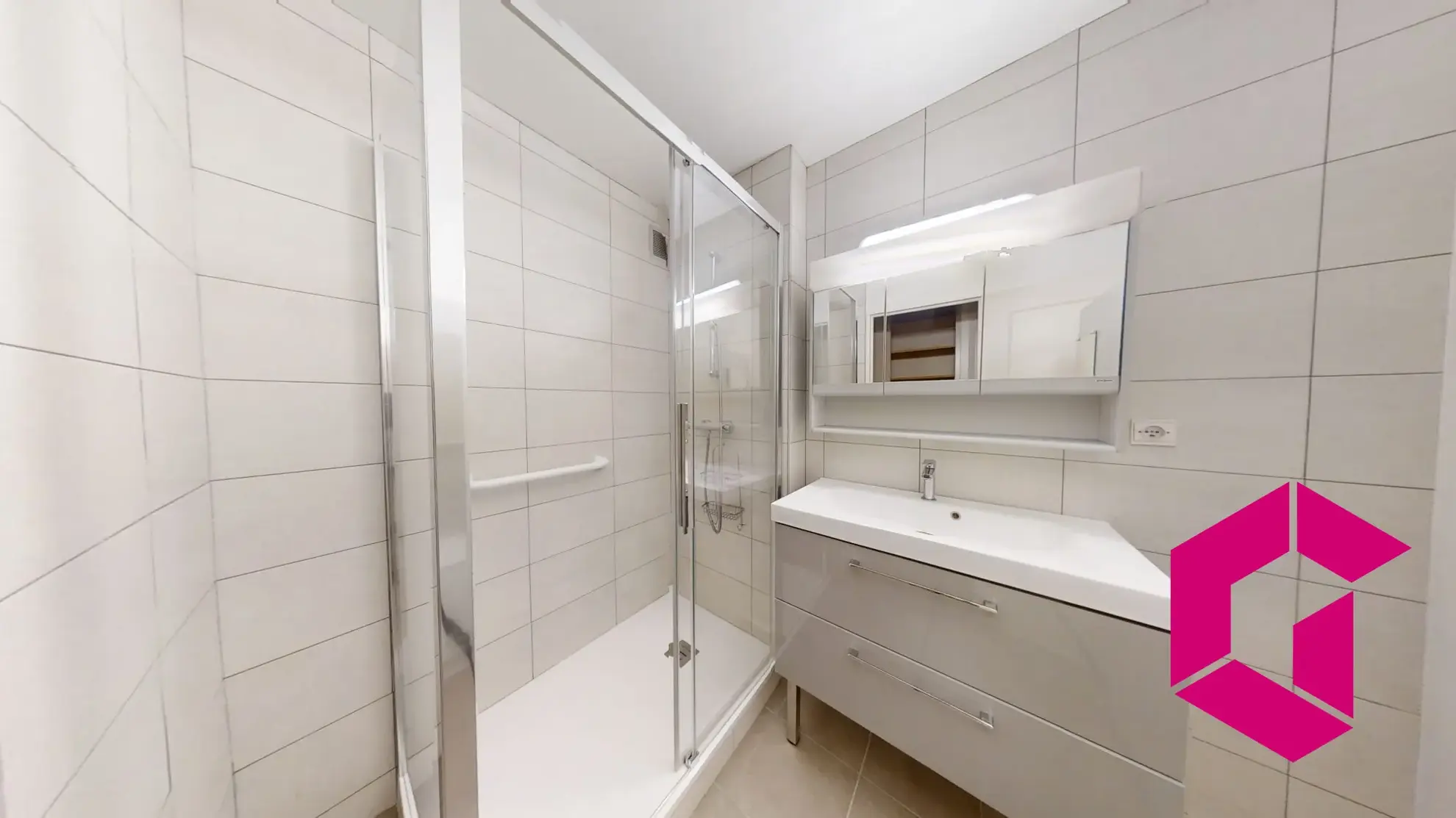 Appartement T4 avec balcon, garage à Saint-Étienne – Idéal pour famille et investisseurs 