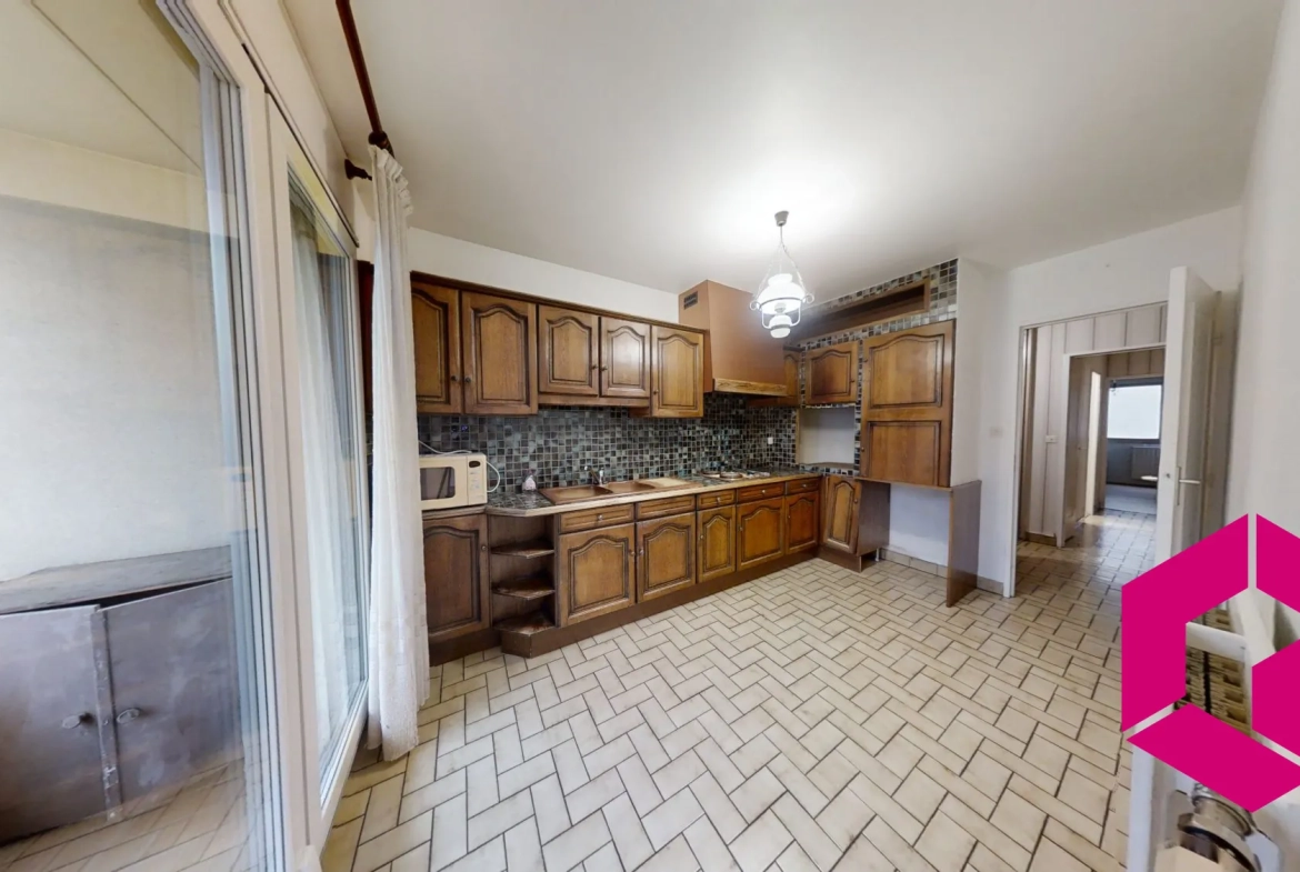 Appartement T4 avec balcon, garage à Saint-Étienne – Idéal pour famille et investisseurs 