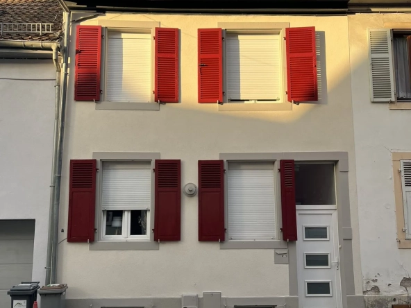 Charmante maison de ville à Thann avec grand sous-sol et extérieur