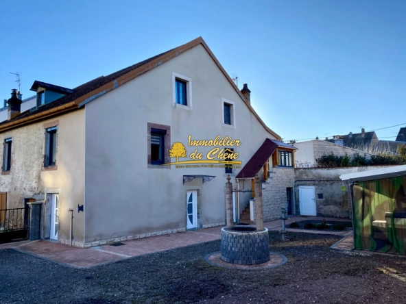 Maison de ville rénovée T4 avec garage et terrain clos à Lure