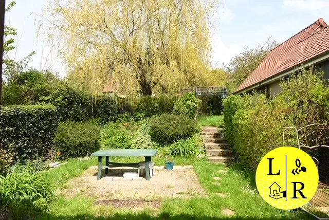 À Vendre Maison de Village à Lucheux, 110 m² avec Jardin et Parking 
