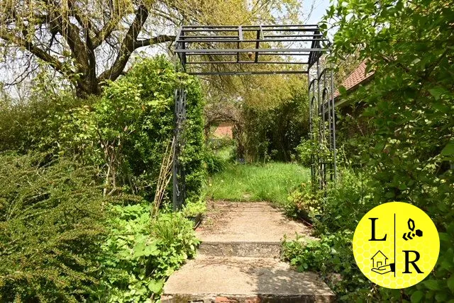 À Vendre Maison de Village à Lucheux, 110 m² avec Jardin et Parking 