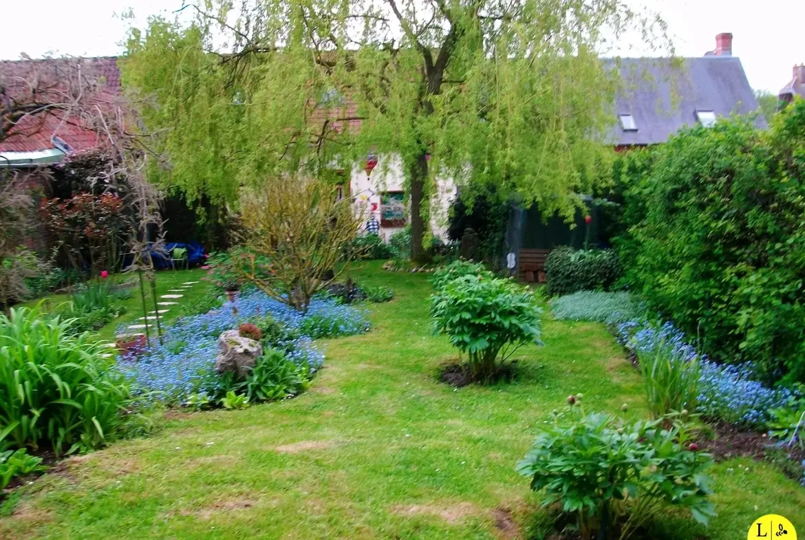 À Vendre Maison de Village à Lucheux, 110 m² avec Jardin et Parking 