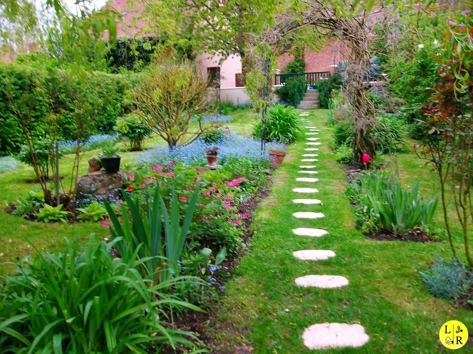 À Vendre Maison de Village à Lucheux, 110 m² avec Jardin et Parking 