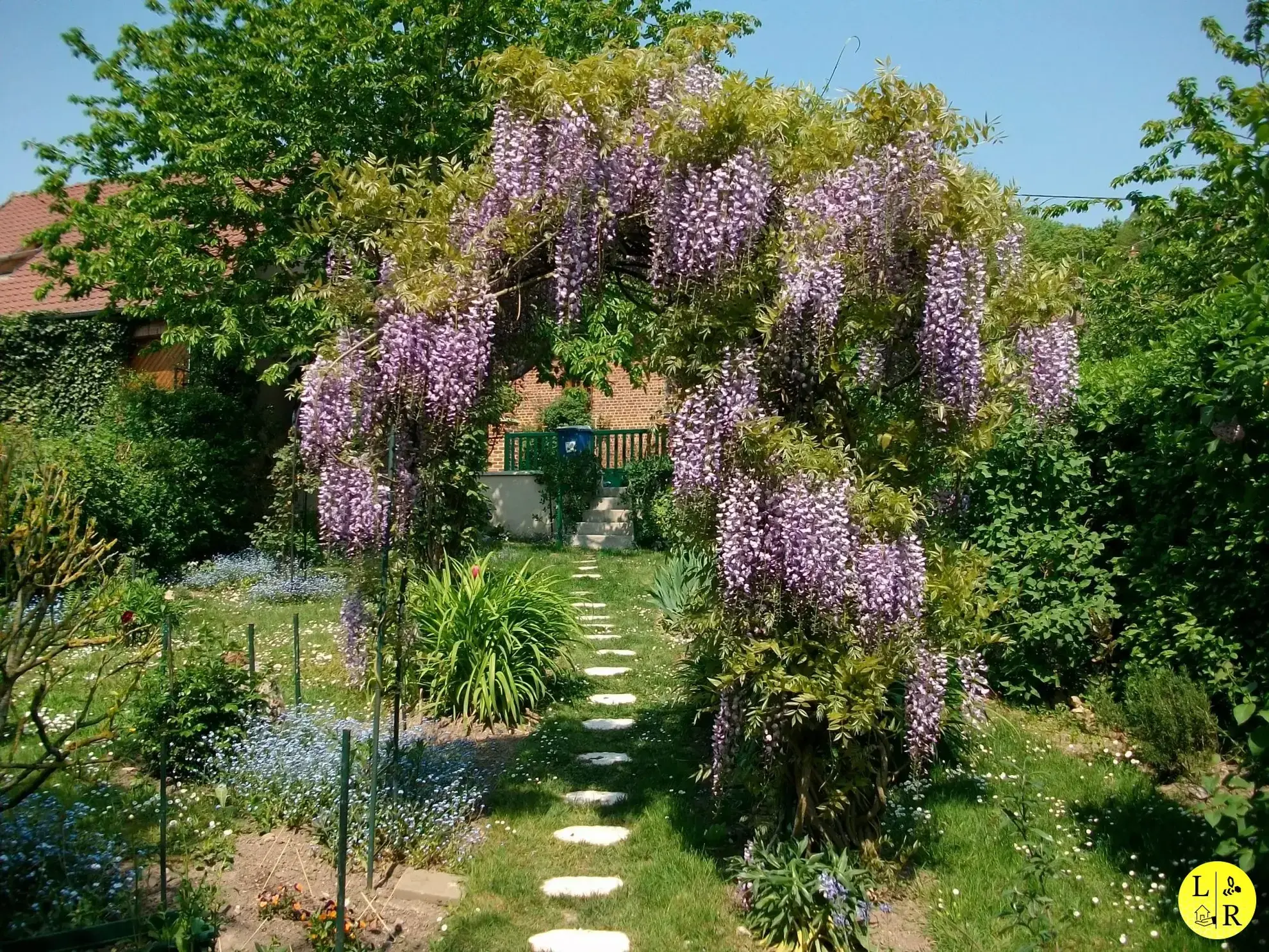 À Vendre Maison de Village à Lucheux, 110 m² avec Jardin et Parking 