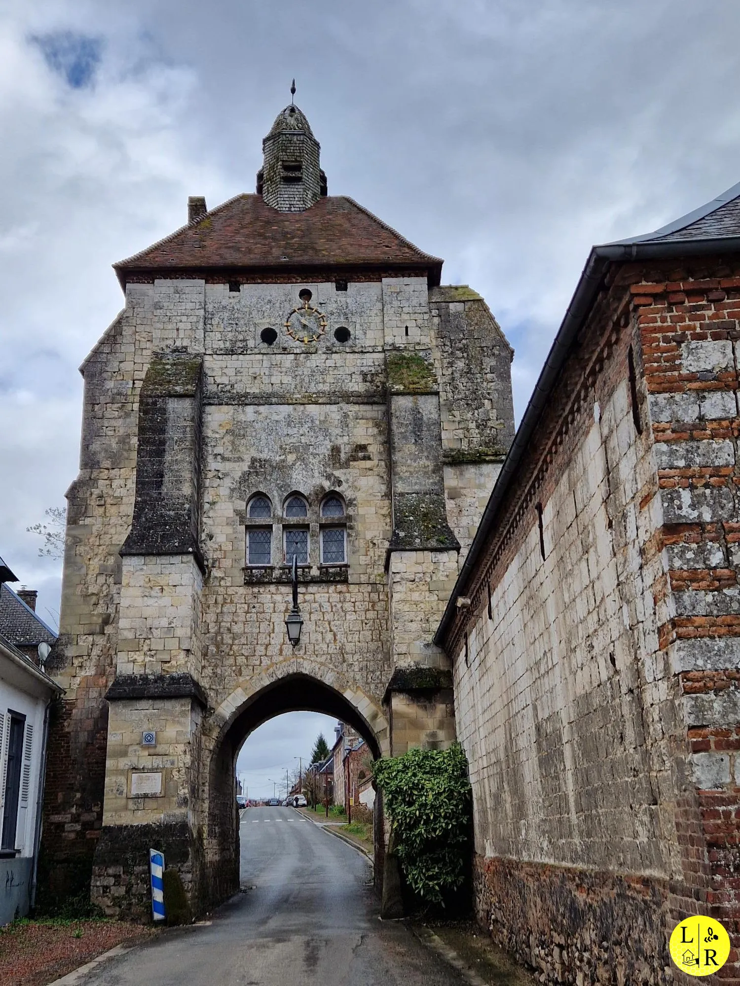 À Vendre Maison de Village à Lucheux, 110 m² avec Jardin et Parking 