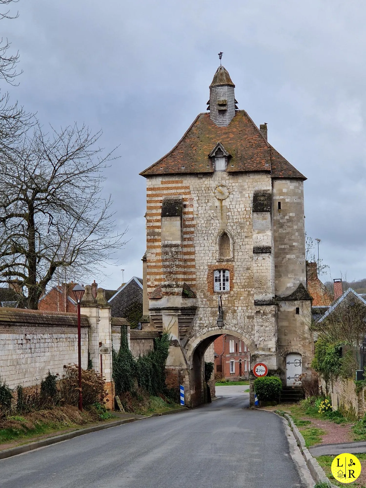 À Vendre Maison de Village à Lucheux, 110 m² avec Jardin et Parking 