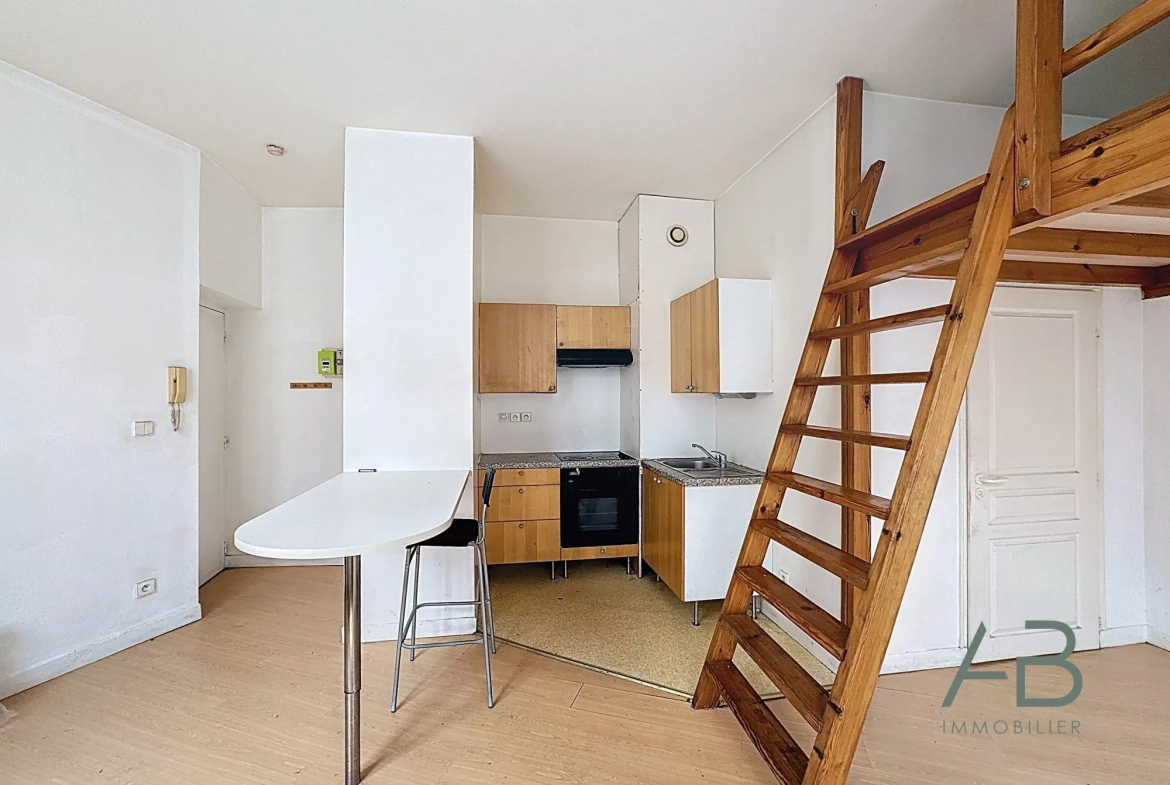 Vente studio lumineux dans le Vieux Lille avec cuisine équipée et grande luminosité 