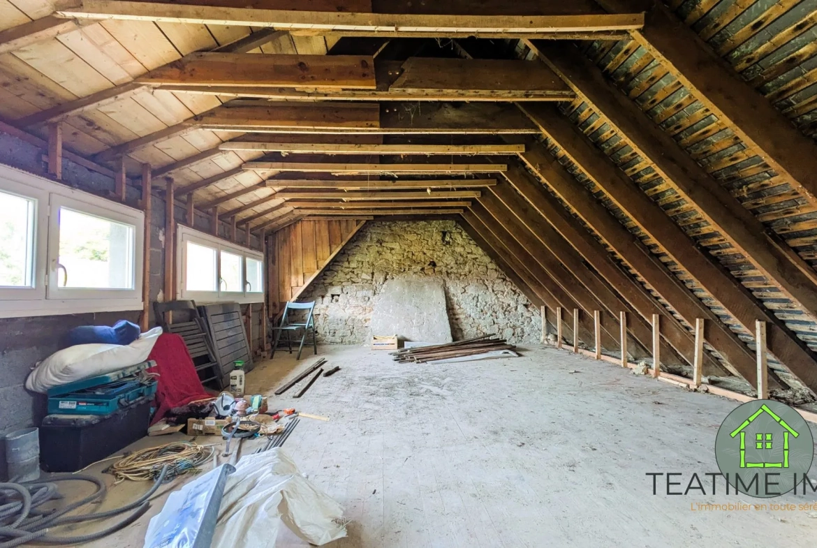 Maison traditionnelle en pierre à rénover à Ploumilliau - Opportunité d'investissement 
