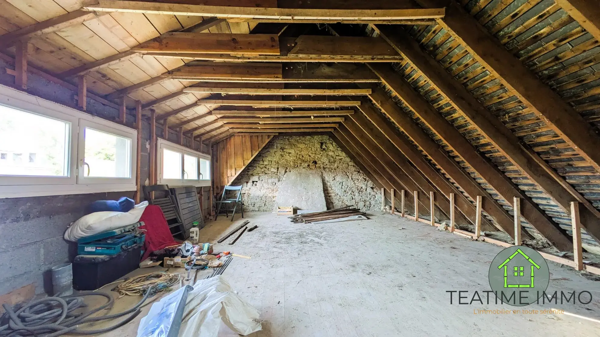 Maison traditionnelle en pierre à rénover à Ploumilliau - Opportunité d'investissement 