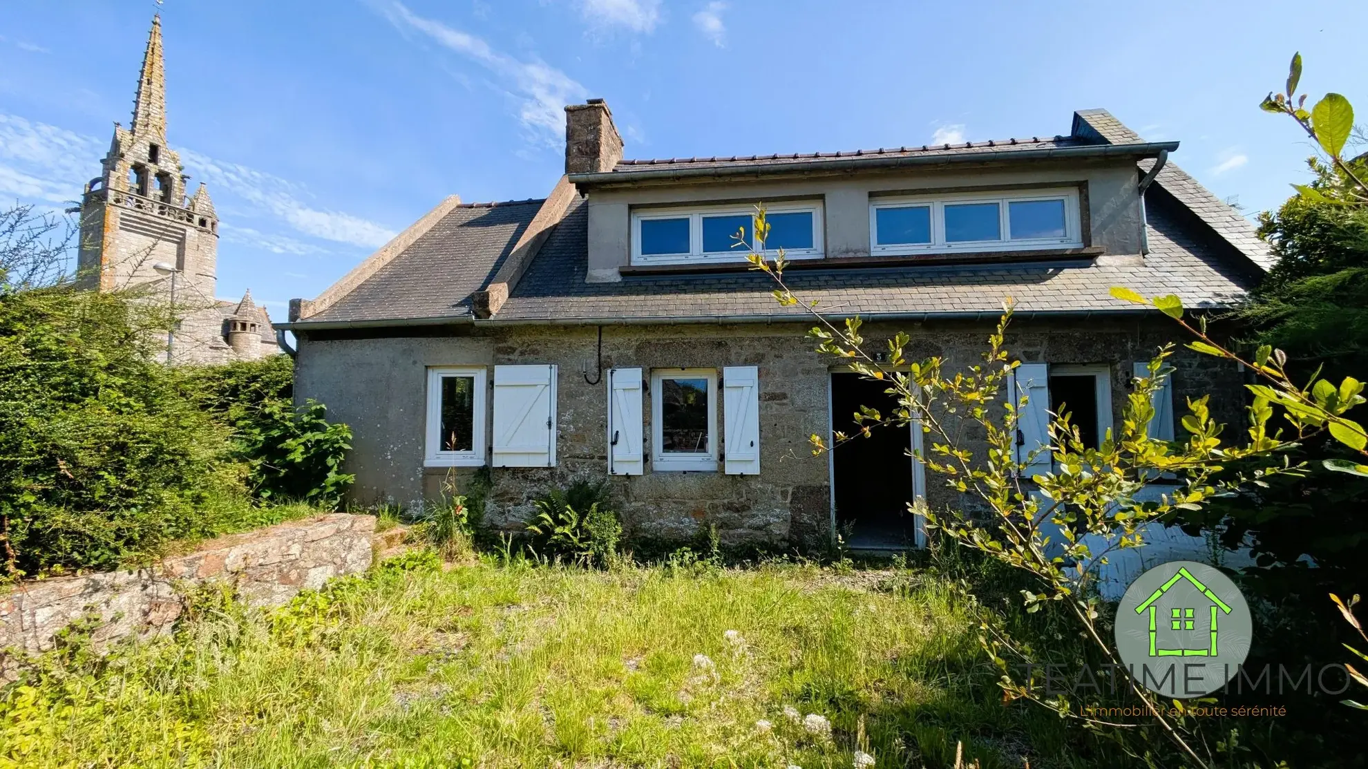Maison traditionnelle en pierre à rénover à Ploumilliau - Opportunité d'investissement 