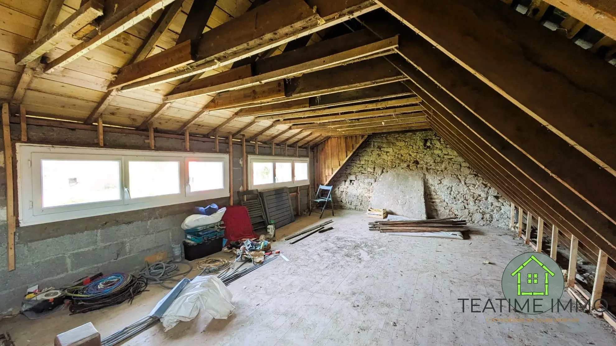 Maison traditionnelle en pierre à rénover à Ploumilliau - Opportunité d'investissement 