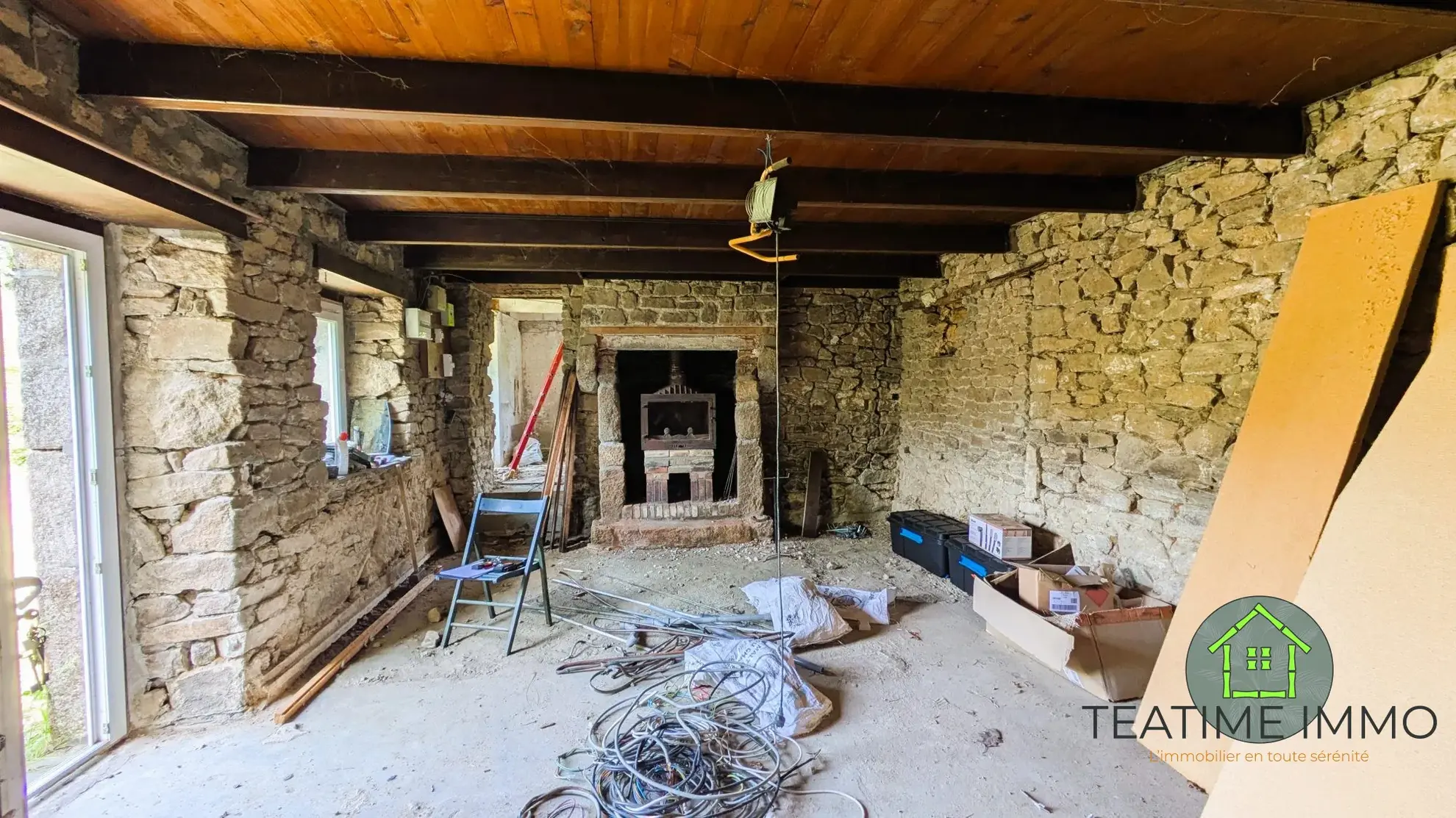 Maison traditionnelle en pierre à rénover à Ploumilliau - Opportunité d'investissement 