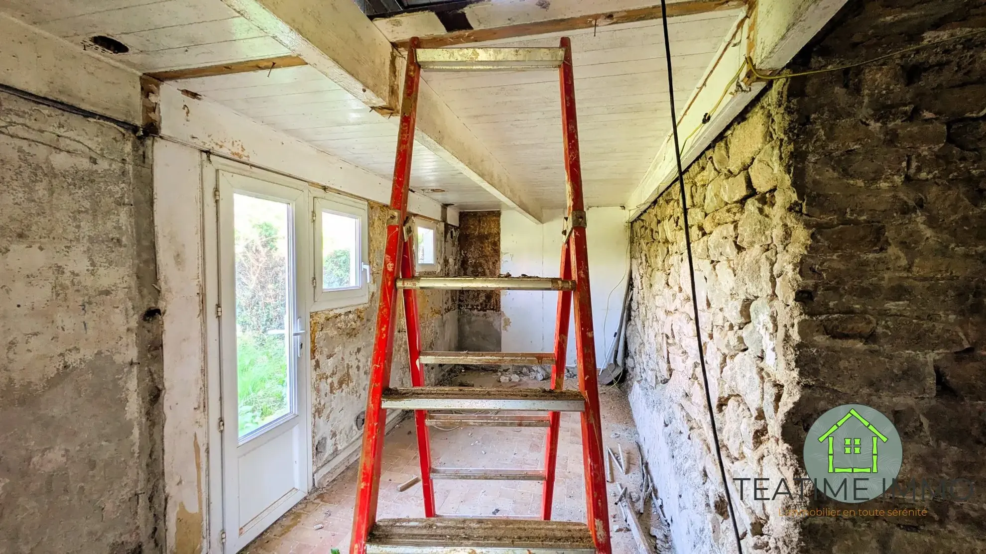 Maison traditionnelle en pierre à rénover à Ploumilliau - Opportunité d'investissement 