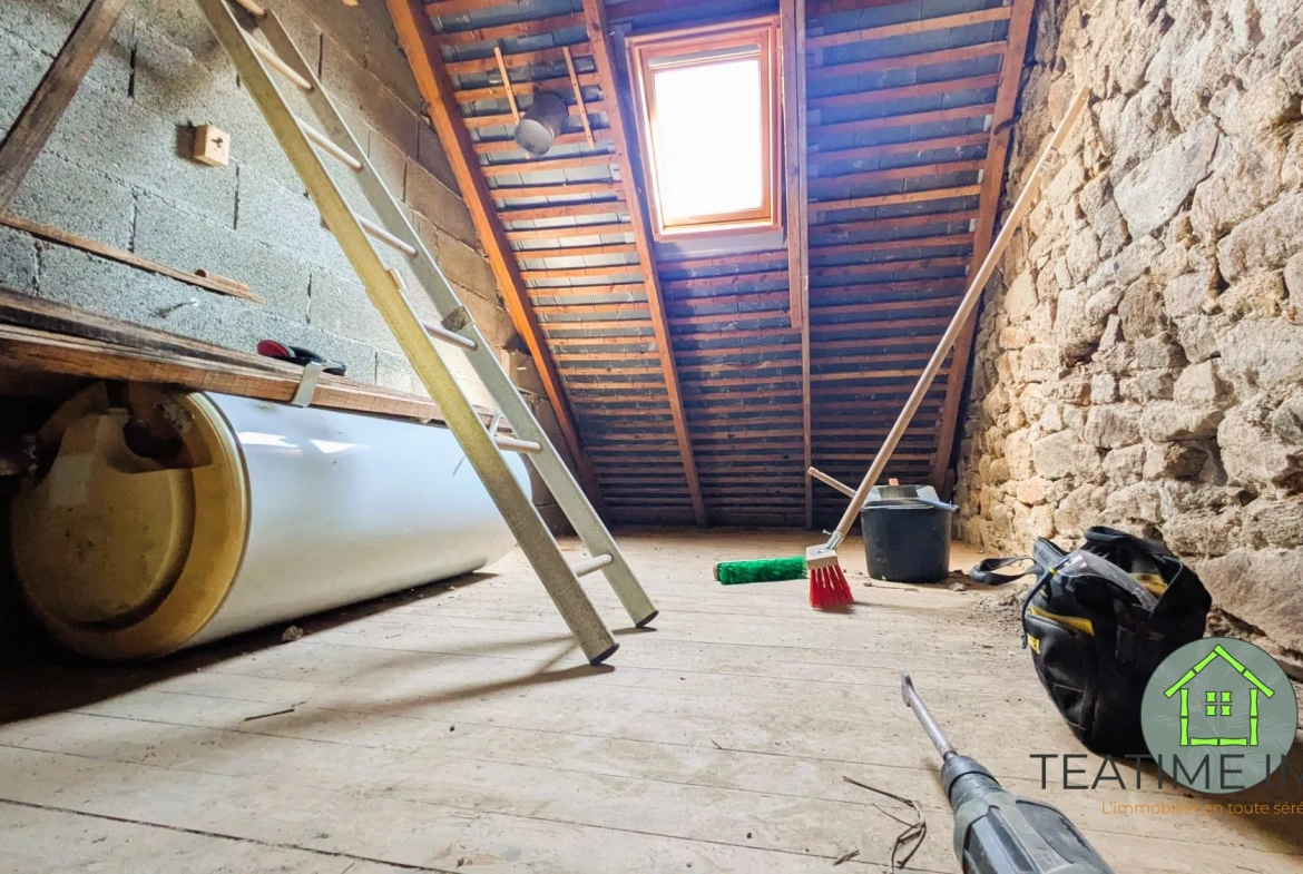 Maison traditionnelle en pierre à rénover à Ploumilliau - Opportunité d'investissement 