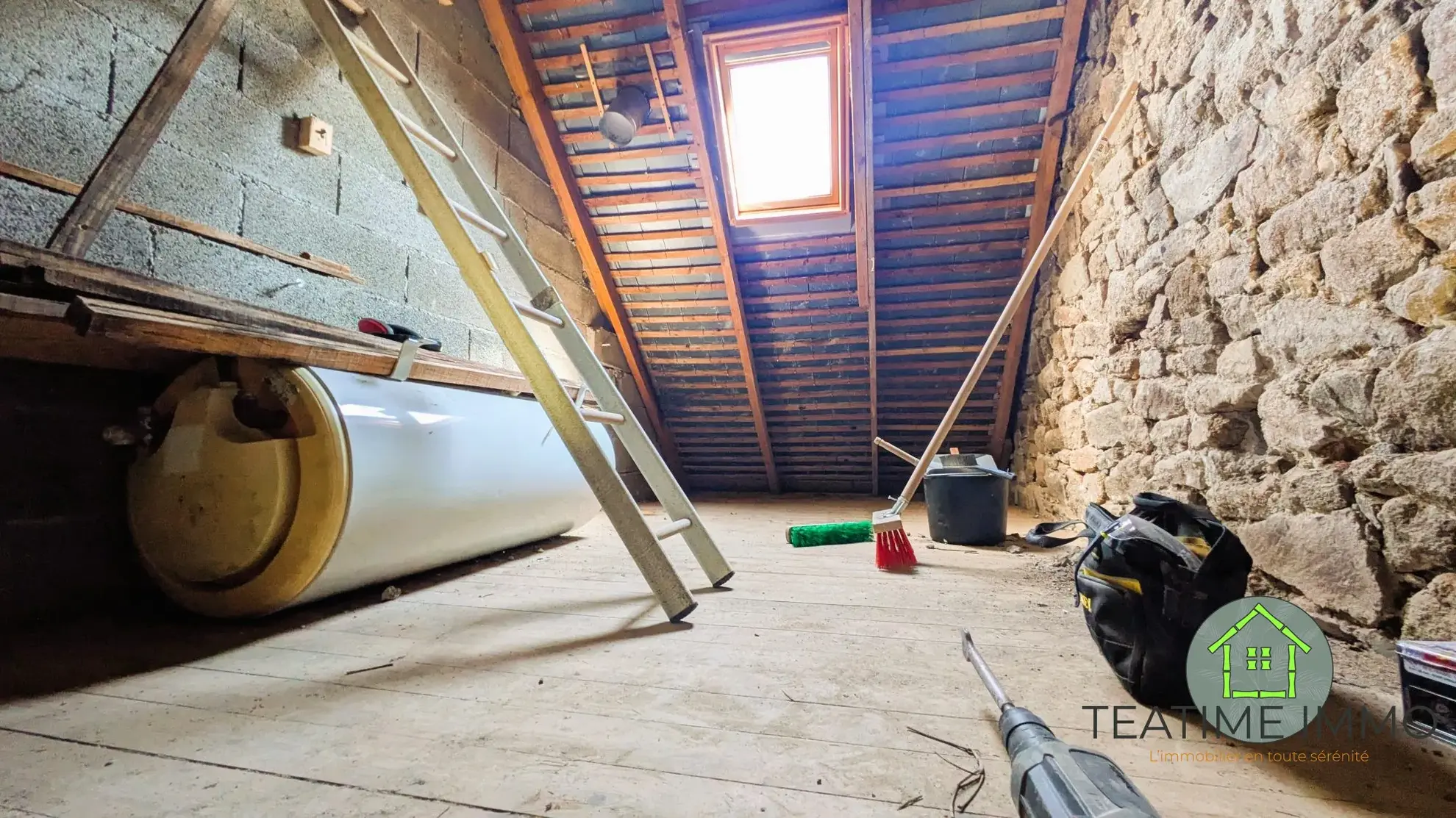 Maison traditionnelle en pierre à rénover à Ploumilliau - Opportunité d'investissement 