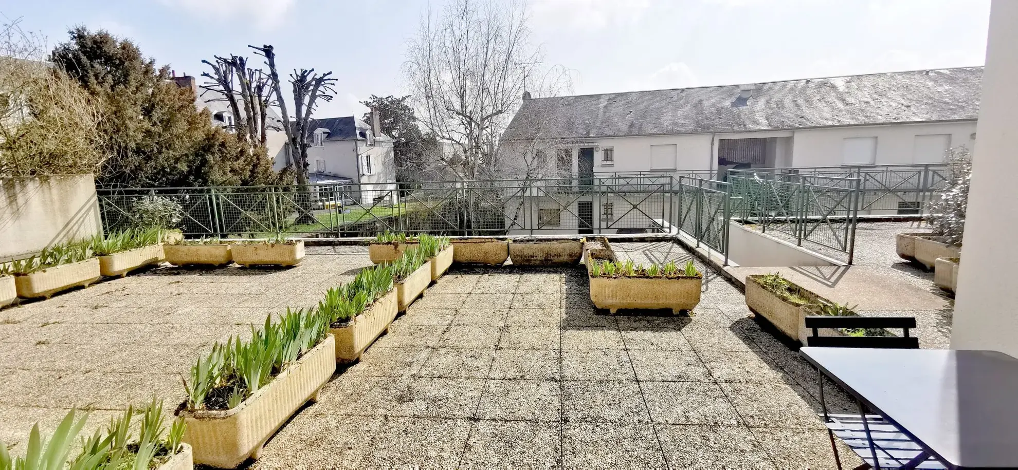 Appartement T2 en loft avec terrasse à Blois, proche centre-ville 