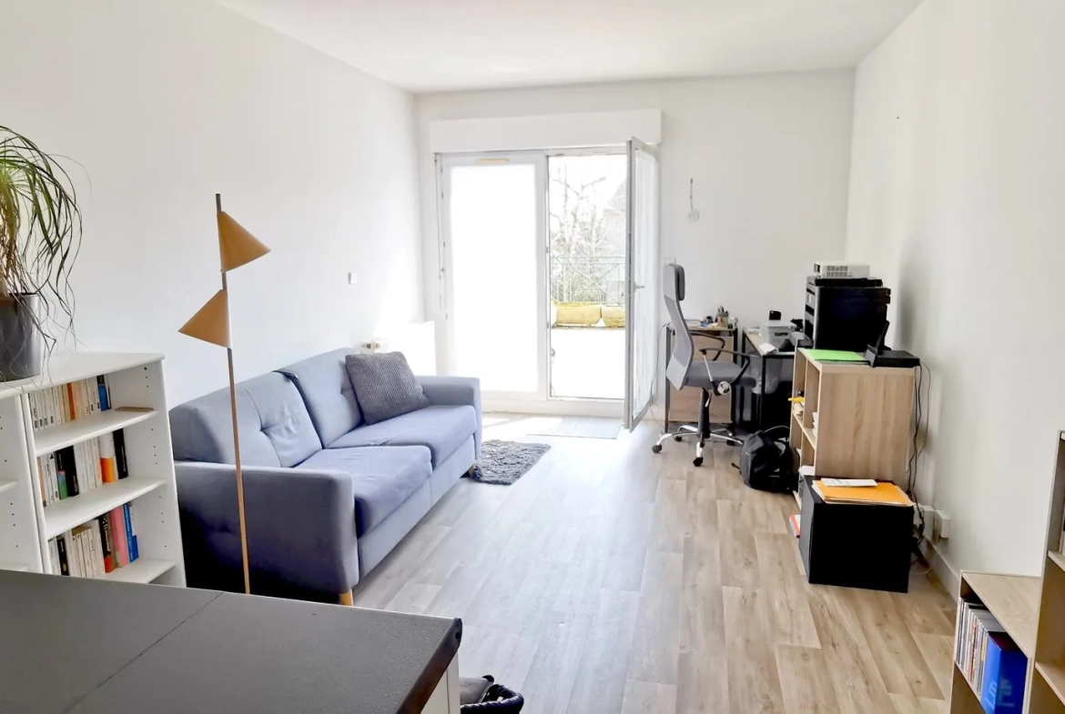 Appartement T2 en loft avec terrasse à Blois, proche centre-ville 