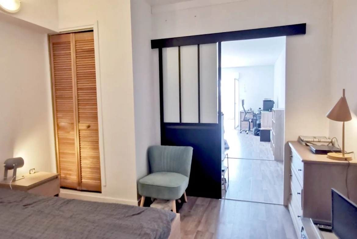 Appartement T2 en loft avec terrasse à Blois, proche centre-ville 