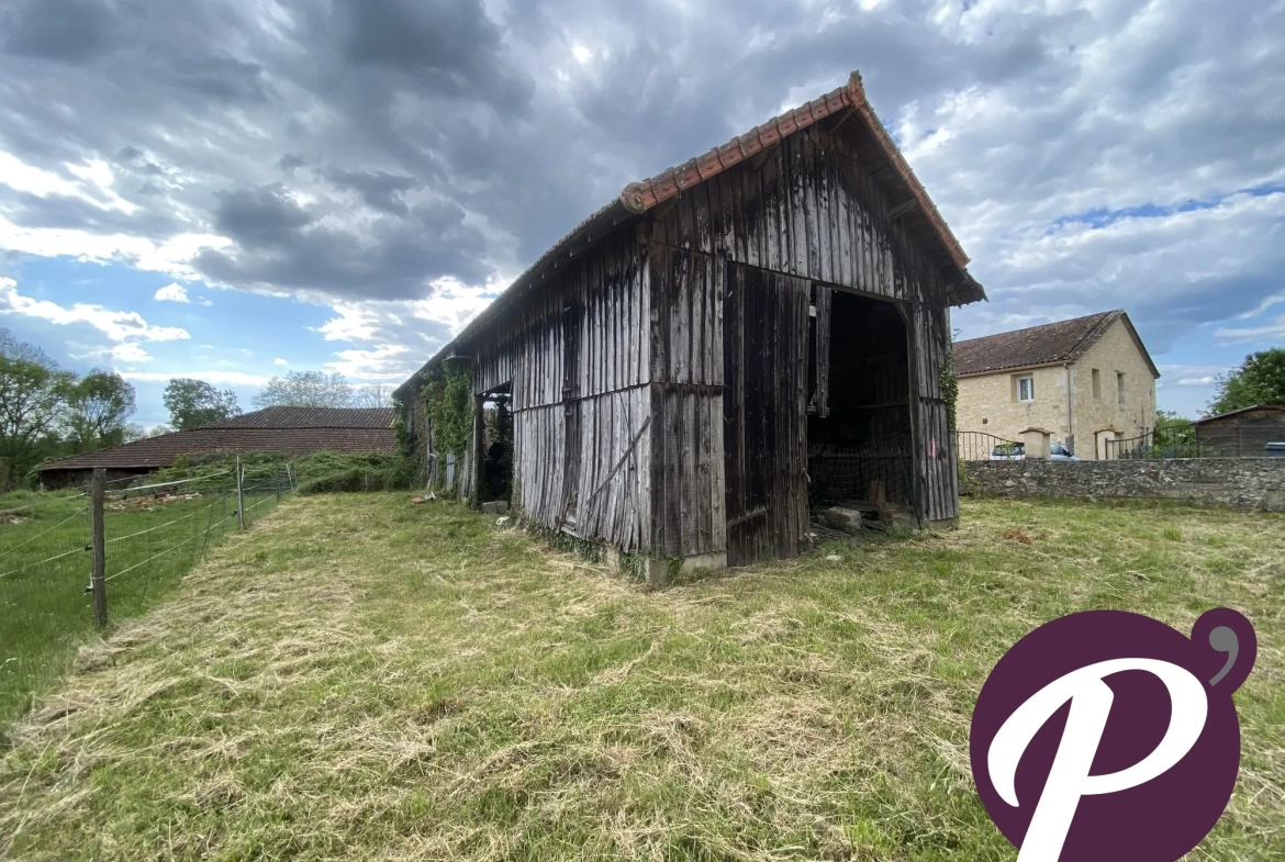 Opportunité à Cours-de-Pile : Grange, séchoir et terrain constructible pour projets sur-mesure 