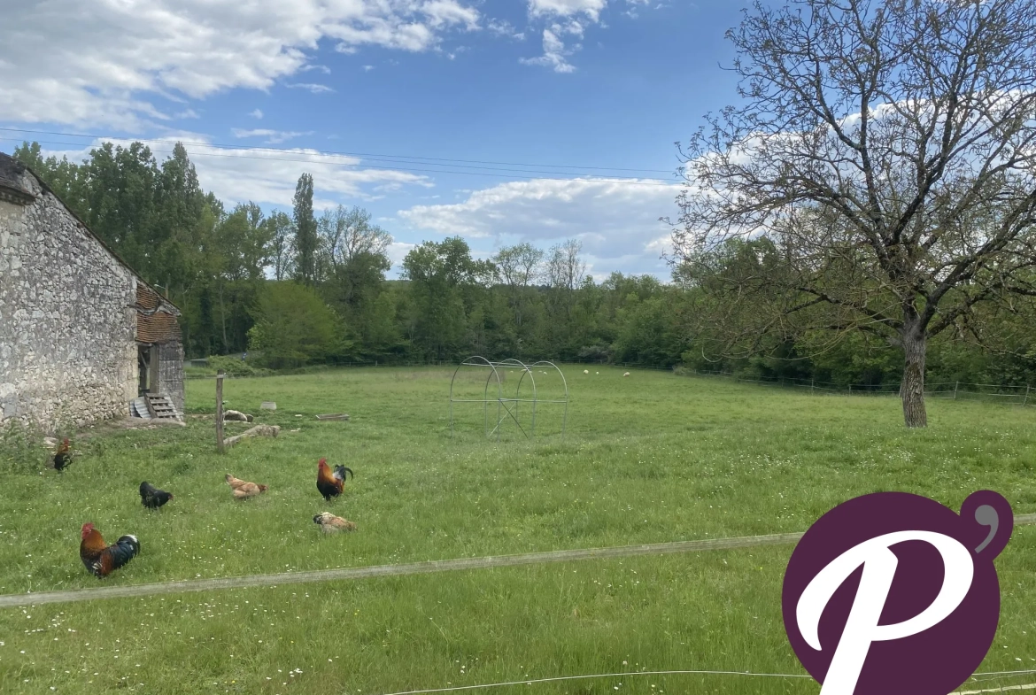 Opportunité à Cours-de-Pile : Grange, séchoir et terrain constructible pour projets sur-mesure 
