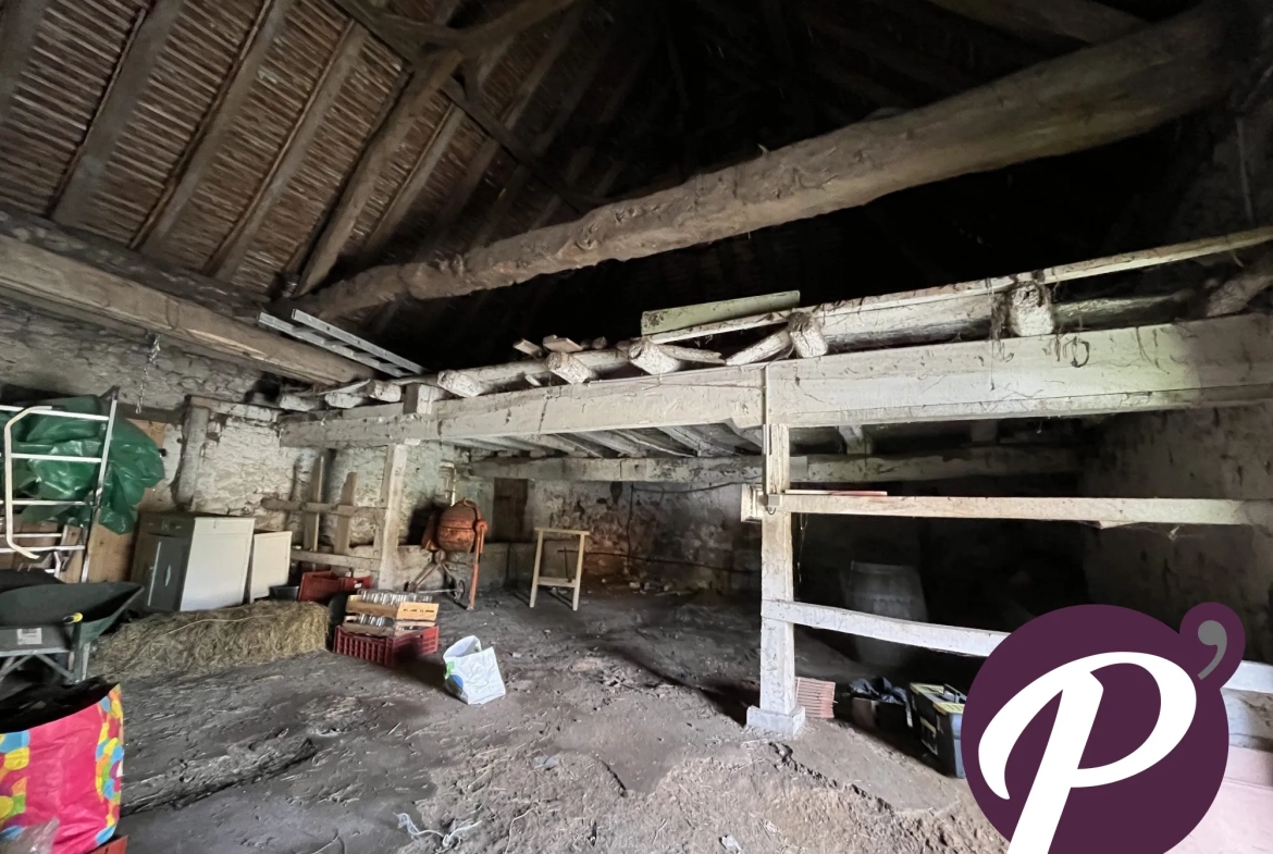 Opportunité à Cours-de-Pile : Grange, séchoir et terrain constructible pour projets sur-mesure 