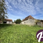 Opportunité à Cours-de-Pile : Grange, séchoir et terrain constructible pour projets sur-mesure