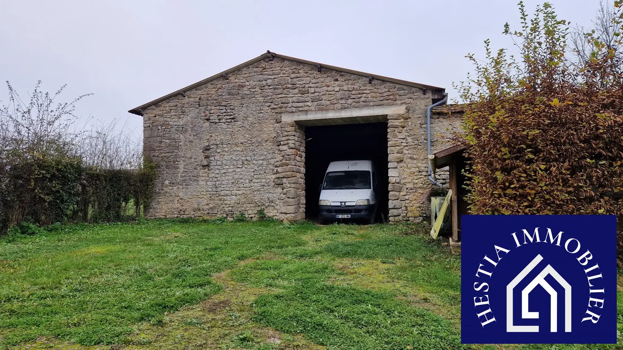 Grange avec terrain constructible à Semur-en-Auxois - 150 m² 