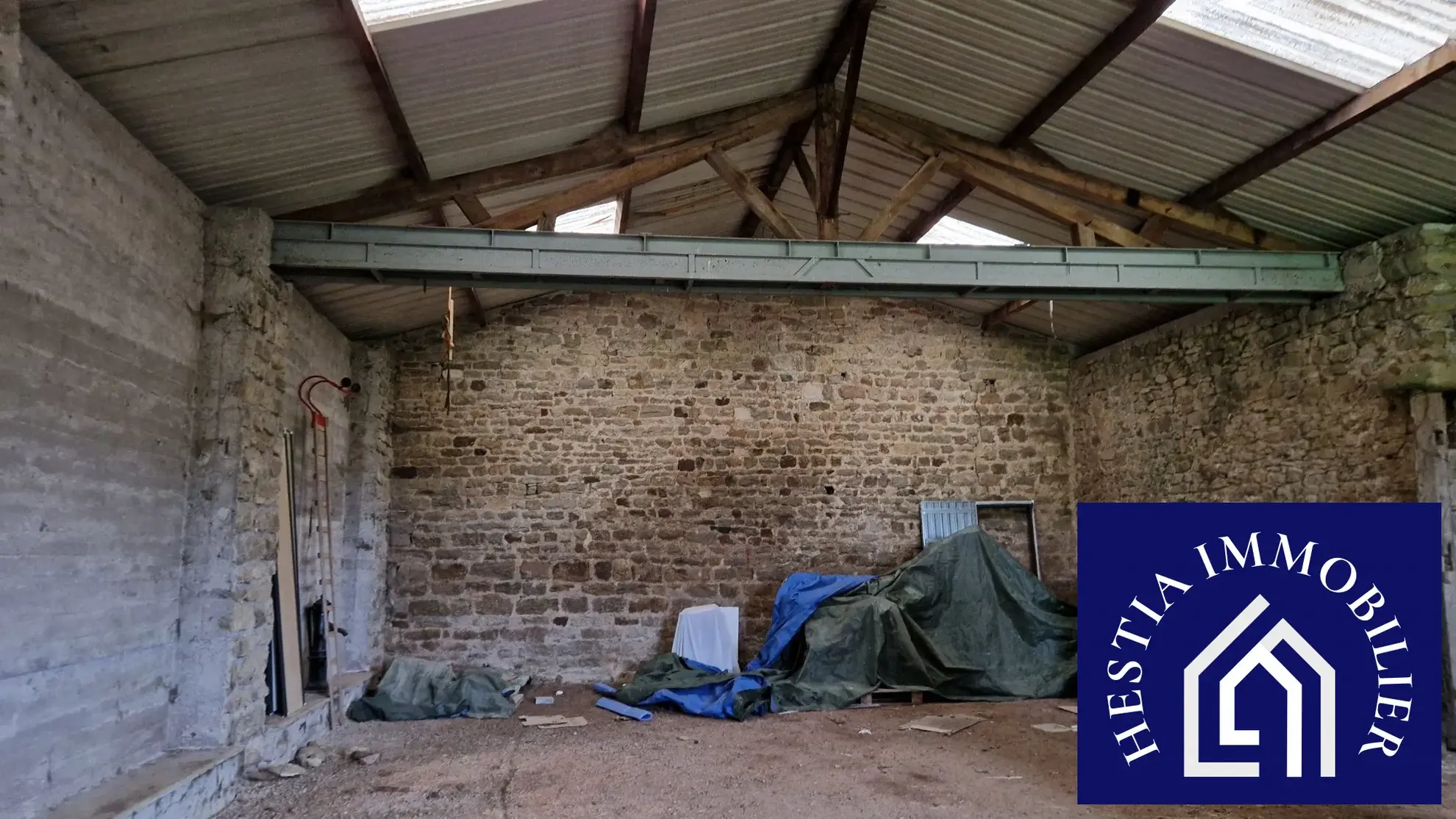 Grange avec terrain constructible à Semur-en-Auxois - 150 m² 