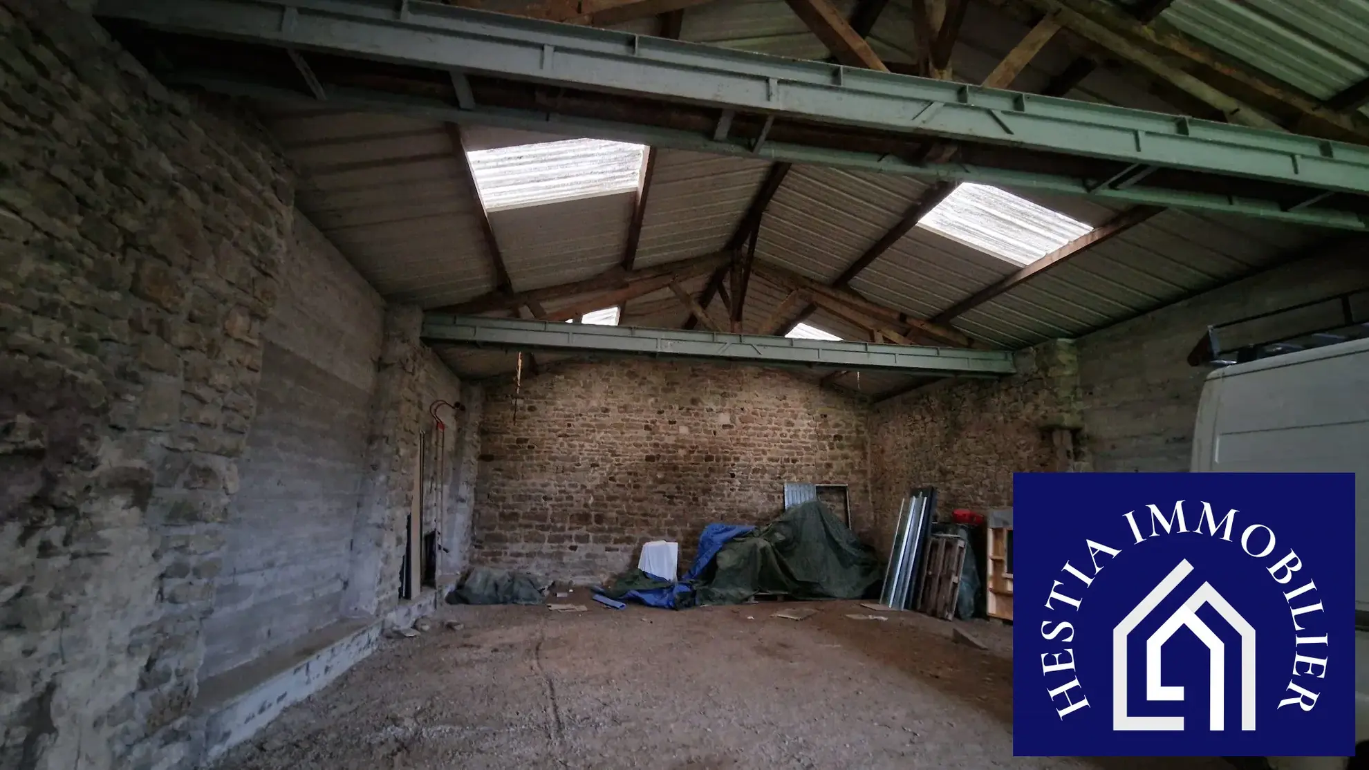 Grange avec terrain constructible à Semur-en-Auxois - 150 m² 