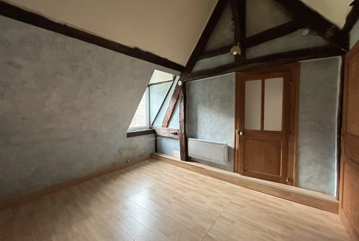 Maison spacieuse avec dépendances à Breteuil – 600 m² de jardin, potentiel commercial 