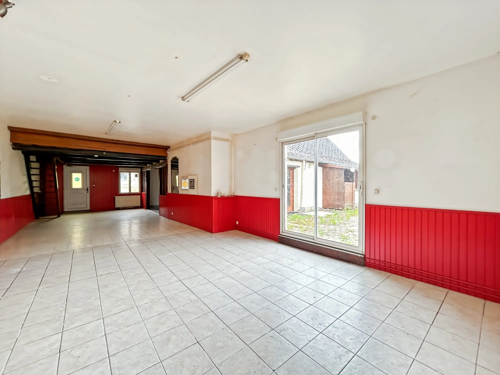 Maison spacieuse avec dépendances à Breteuil – 600 m² de jardin, potentiel commercial 