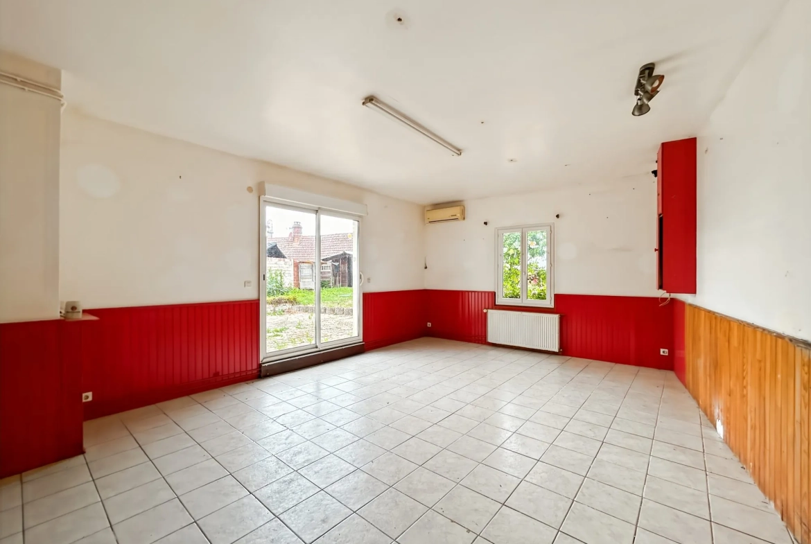 Maison spacieuse avec dépendances à Breteuil – 600 m² de jardin, potentiel commercial 