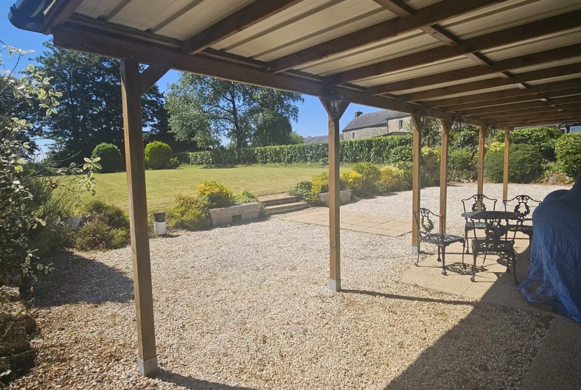préau Ensemble immobilier de deux maisons bretonnes avec terrain et potentiel d'investissement 