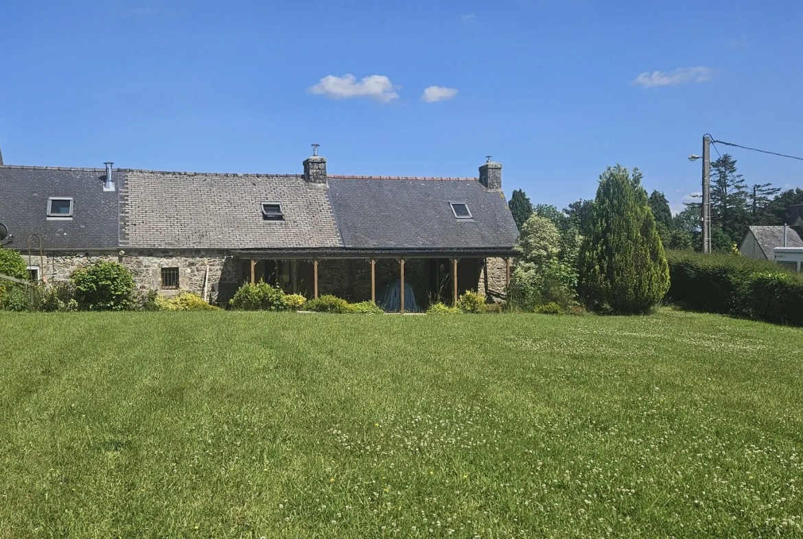 jardin sur l'arrière Ensemble immobilier de deux maisons bretonnes avec terrain et potentiel d'investissement 