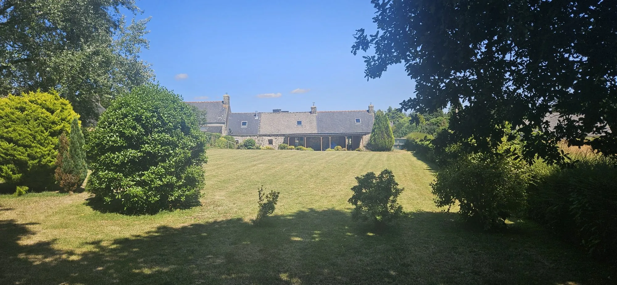 gite n°2 Ensemble immobilier de deux maisons bretonnes avec terrain et potentiel d'investissement 